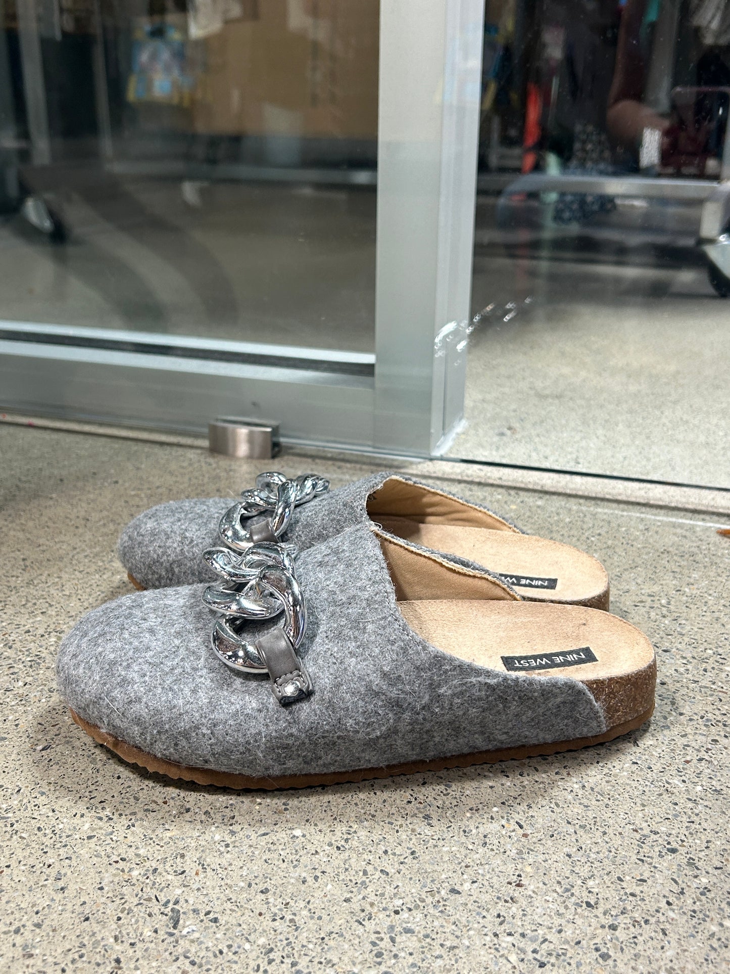 Classic clog with chain detailing