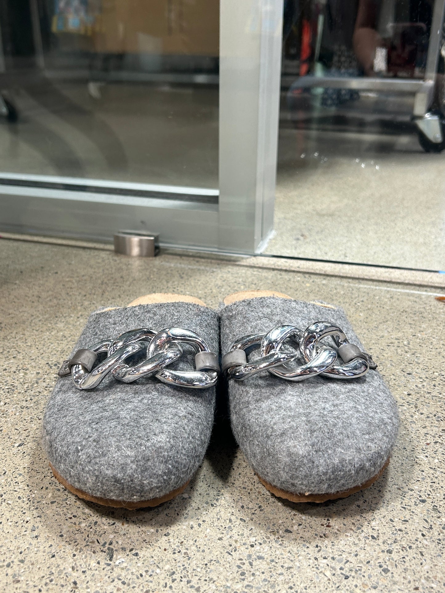 Classic clog with chain detailing