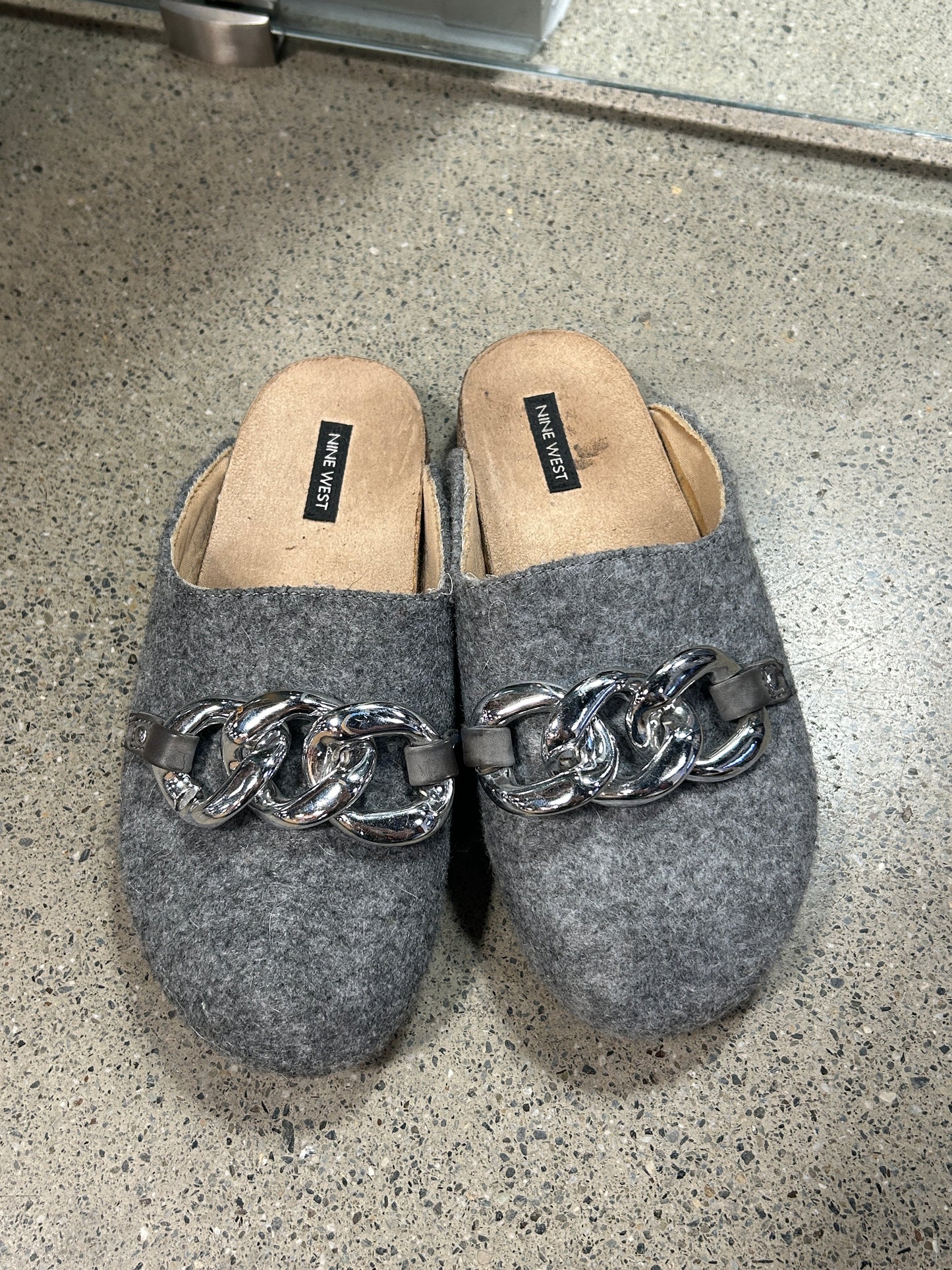 Classic clog with chain detailing