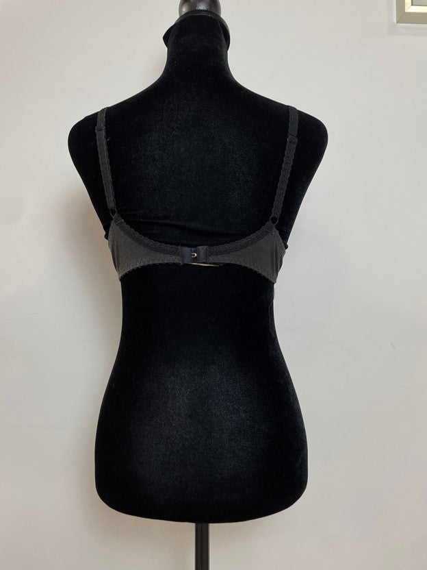 Black and White Floral Pattern Stitching Bra