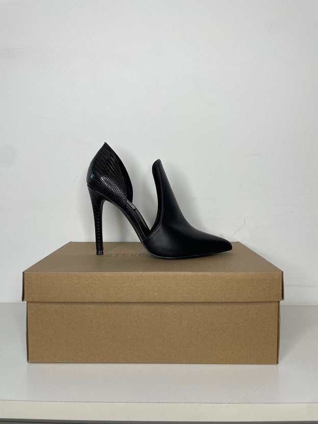 Darlin’ Black Leather Pointed Toe Heel