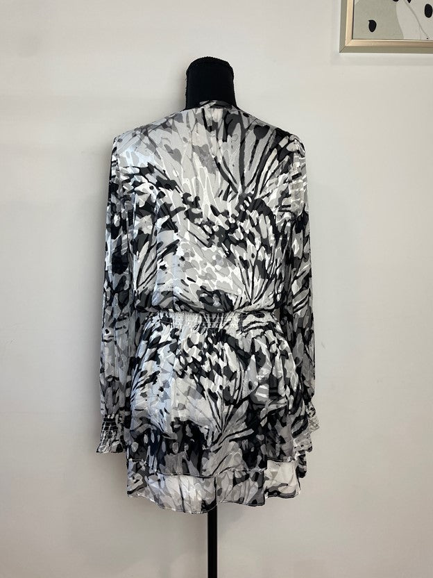 B&W Pattern A-Line Ruched Waist Long Sleeve Mini Dress
