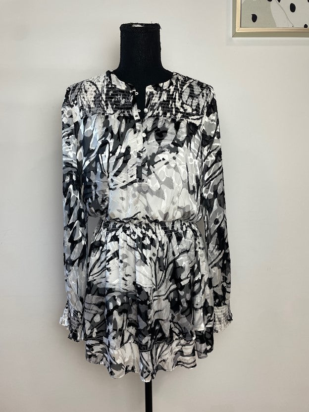 B&W Pattern A-Line Ruched Waist Long Sleeve Mini Dress