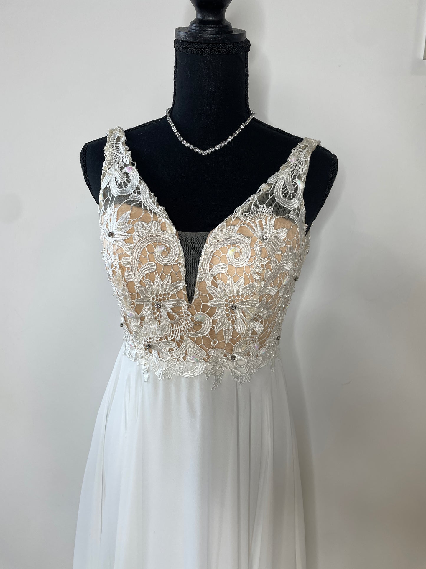 V neck lace top gown